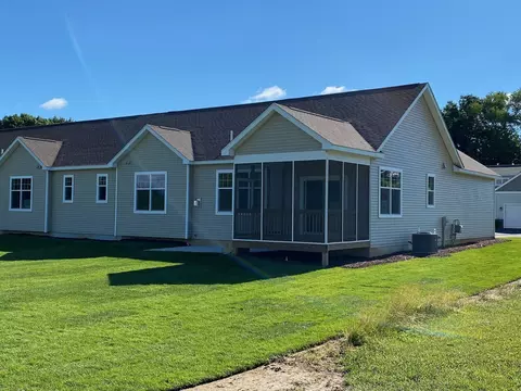 5635 Trail Side Ln #8, Whitmore Lake, MI 48189