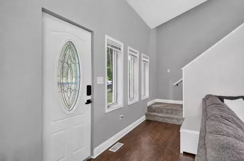 Entry Way - 1113 Napoleon Rd, Jackson, MI 49201 photo 1 of 2