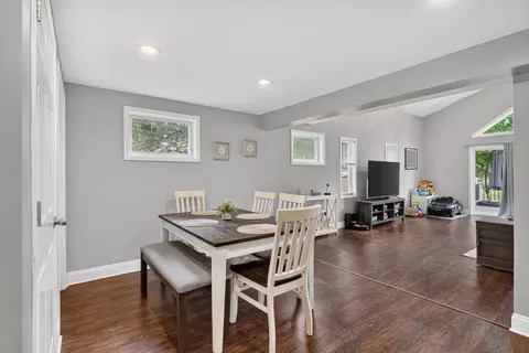 Dining - 1113 Napoleon Rd, Jackson, MI 49201 photo 2 of 3