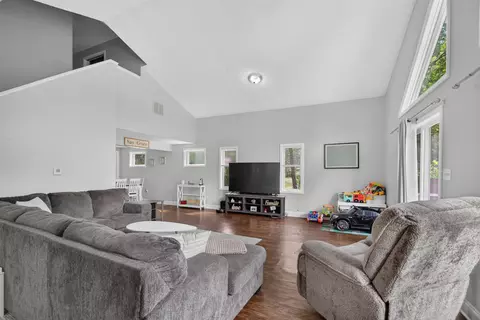 Living - 1113 Napoleon Rd, Jackson, MI 49201 photo 1 of 2