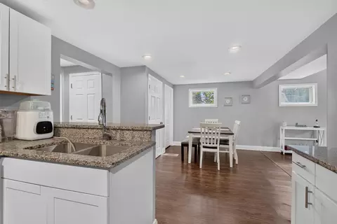 Entry Way - 1113 Napoleon Rd, Jackson, MI 49201 photo 2 of 2