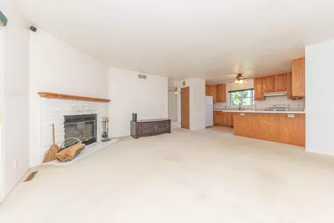 Living - 8002 Willow Rd, Milan, MI 48160 photo 7 of 10