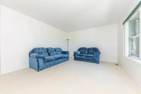 Living - 8002 Willow Rd, Milan, MI 48160 photo 2 of 10