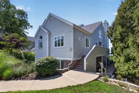 1802 Lakeshore Dr #6, St. Joseph, MI 49085