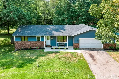 16726 James St, Holland, MI 49424