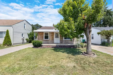 28674 Krauter St, Garden City, MI 48135