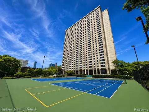 1300 E Lafayette St #305, Detroit, MI 48207