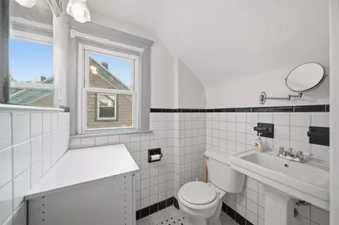 Bath - 727 Union St, Jackson, MI 49203 photo 2 of 2