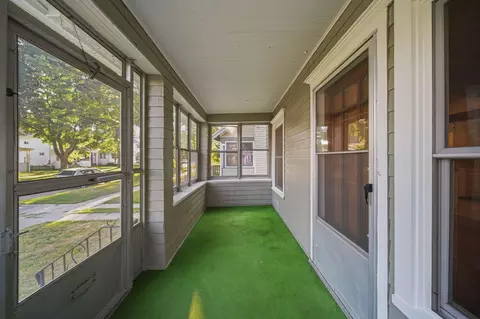 Exterior - 727 Union St, Jackson, MI 49203 photo 2 of 4
