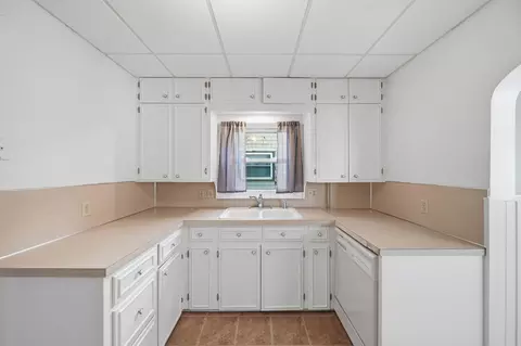 Kitchen - 727 Union St, Jackson, MI 49203 photo 1 of 1