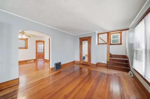Living - 727 Union St, Jackson, MI 49203 photo 2 of 2