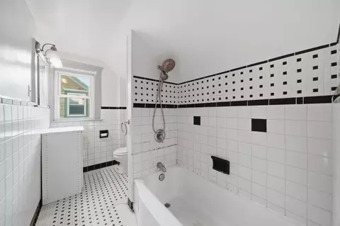 Bath - 727 Union St, Jackson, MI 49203 photo 1 of 2