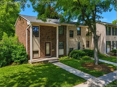 8358 Lakeview Dr, Ypsilanti, MI 48198