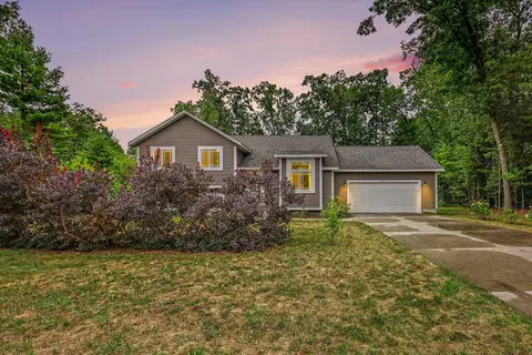 6637 Hall Rd, Muskegon, MI 49442