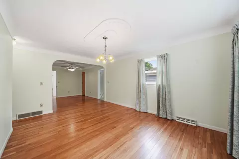 Living - 3109 Queen St, Spring Arbor, MI 49283 photo 6 of 6
