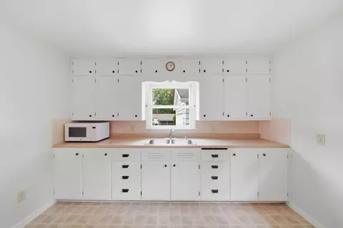 Kitchen - 3109 Queen St, Spring Arbor, MI 49283 photo 1 of 2