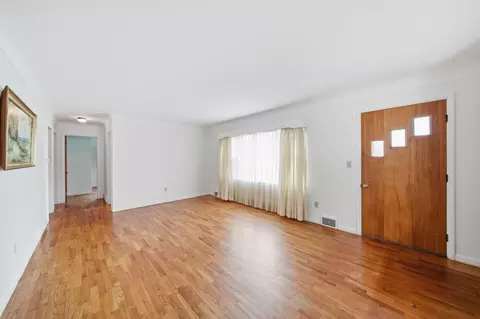 Living - 3109 Queen St, Spring Arbor, MI 49283 photo 3 of 6