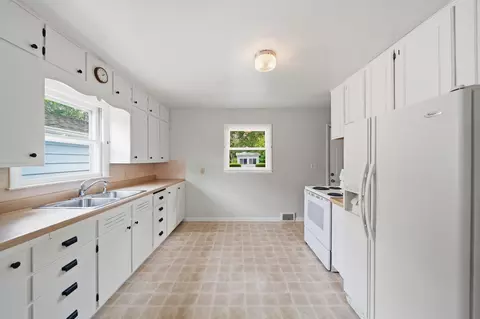 Kitchen - 3109 Queen St, Spring Arbor, MI 49283 photo 2 of 2