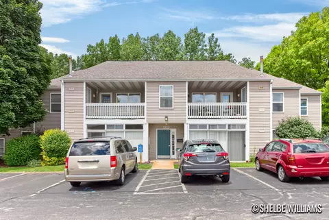 3065 Poplar Creek Dr SE #104, Grand Rapids, MI 49512