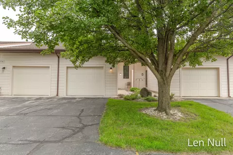 2742 Stonebluff Dr SW, Wyoming, MI 49519