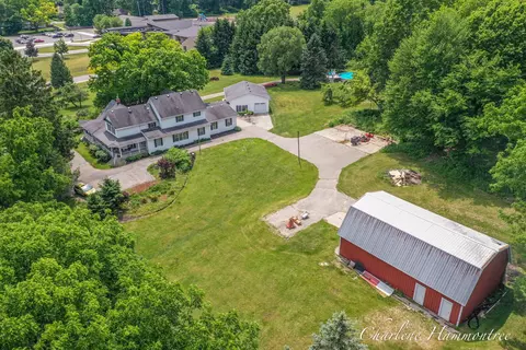 9111 Summit Ave NE, Rockford, MI 49341
