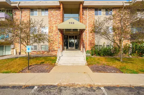 748 W Kilgore Rd #303, Kalamazoo, MI 49008