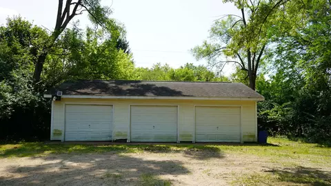 Exterior - 433 E South St, Jackson, MI 49203 photo 4 of 7
