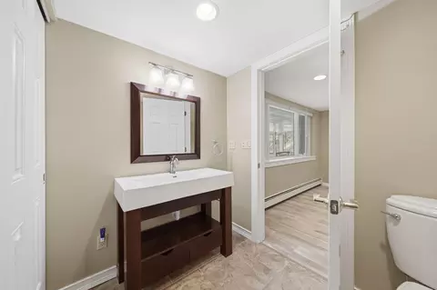 Bath - 11901 Killarny Cir, Jerome, MI 49249 photo 6 of 8