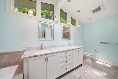 Bath - 11901 Killarny Cir, Jerome, MI 49249 photo 1 of 8
