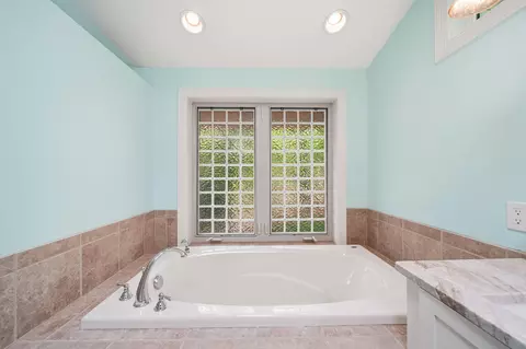 Bath - 11901 Killarny Cir, Jerome, MI 49249 photo 2 of 8
