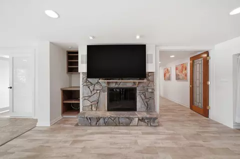 Living - 11901 Killarny Cir, Jerome, MI 49249 photo 8 of 10