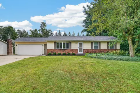 5036 Lands End Dr, Kalamazoo, MI 49009