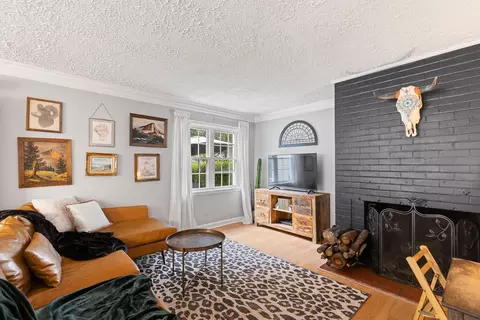 Living - 1100 S Webster St, Jackson, MI 49203 photo 1 of 5