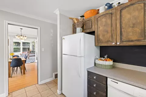 Kitchen - 1100 S Webster St, Jackson, MI 49203 photo 4 of 5