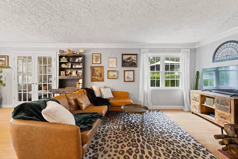 Living - 1100 S Webster St, Jackson, MI 49203 photo 2 of 5
