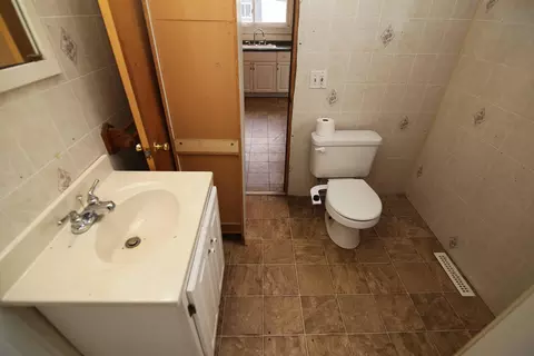Bath - 406 Spring St, Three Rivers, MI 49093 photo 3 of 3