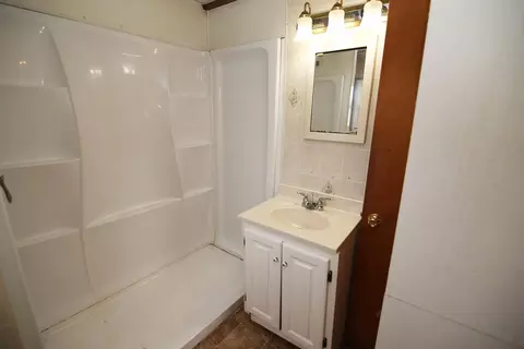 Bath - 406 Spring St, Three Rivers, MI 49093 photo 2 of 3