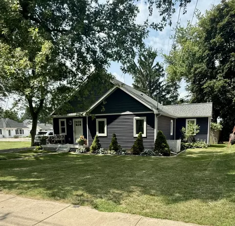322 S Main St, Concord, MI 49237 photo 2