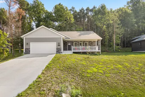 1132 Farmington Dr, Traverse City, MI 49696
