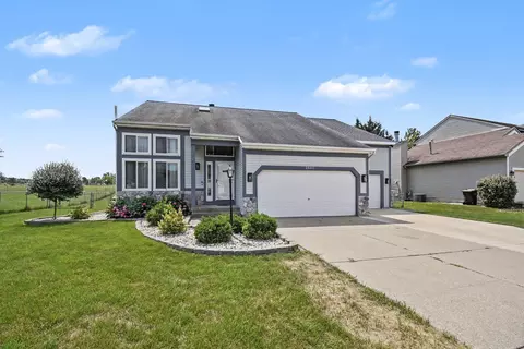 2444 Sunny Creek St SE, Kentwood, MI 49508
