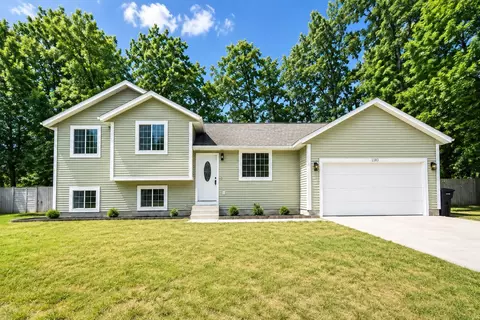 1109 Brian Dr, Muskegon, MI 49442