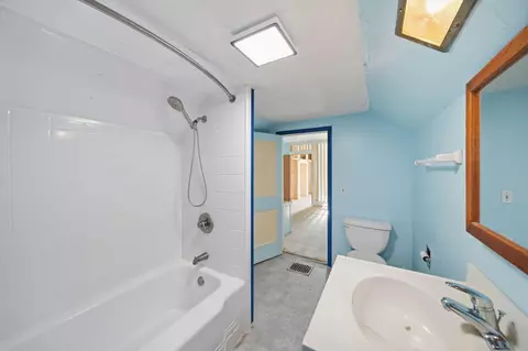 Bath - 622 Kennedy St, Jackson, MI 49202 photo 1 of 1
