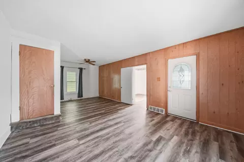 Living - 622 Kennedy St, Jackson, MI 49202 photo 1 of 1