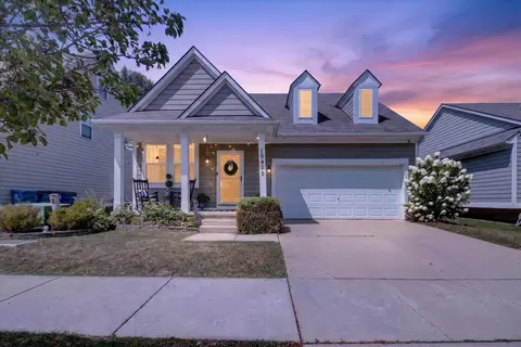 10415 Scarlet Oak Dr, Ypsilanti, MI 48198