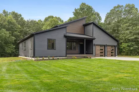 Exterior - 5846 113th Ave, Pullman, MI 49450 photo 4 of 11