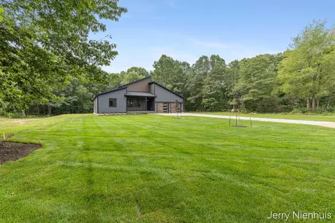 Exterior - 5846 113th Ave, Pullman, MI 49450 photo 5 of 11