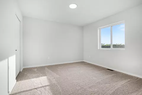 Bedroom - 1663 Aspen Trl, Otsego, MI 49078 photo 3 of 8