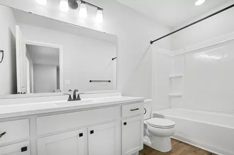 Bath - 1663 Aspen Trl, Otsego, MI 49078 photo 3 of 6