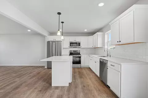 Kitchen - 1663 Aspen Trl, Otsego, MI 49078 photo 2 of 3
