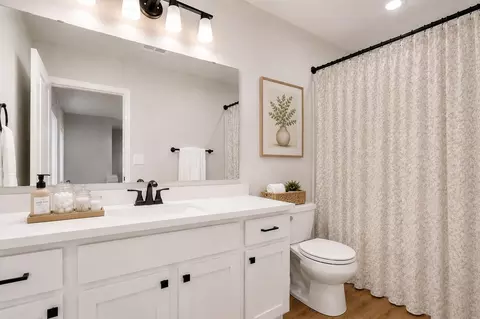 Bath - 1663 Aspen Trl, Otsego, MI 49078 photo 6 of 6